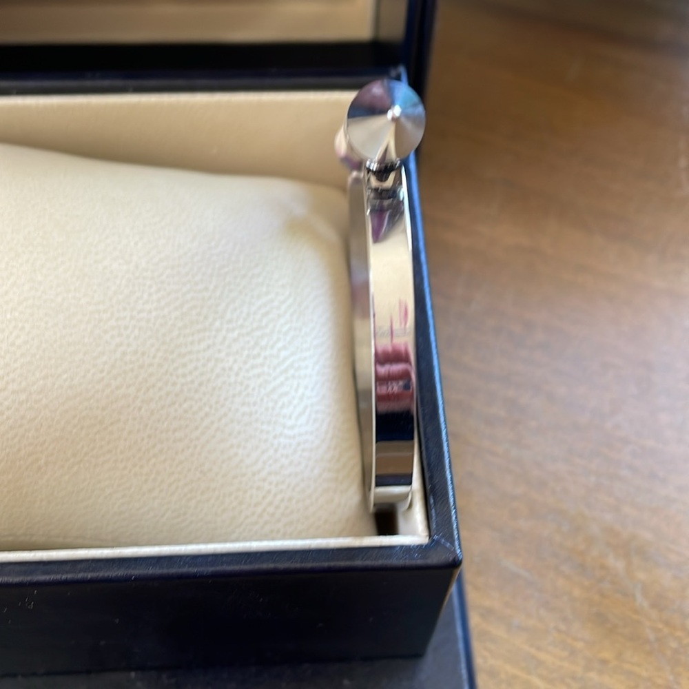 New Arrow Stainless Steal Screw in Bracelet - Picture 4 of 6